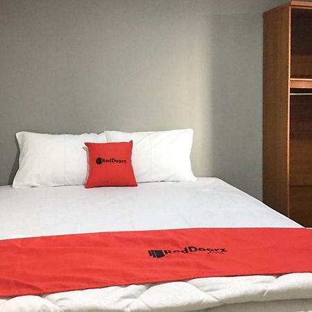 Reddoorz @ Citraland Surabaya Hotel Ngoại thất bức ảnh