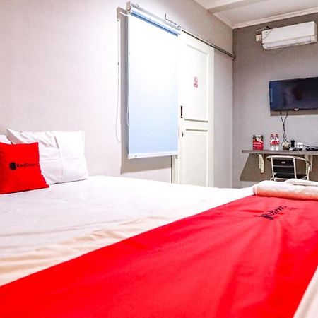 Reddoorz @ Citraland Surabaya Hotel Ngoại thất bức ảnh