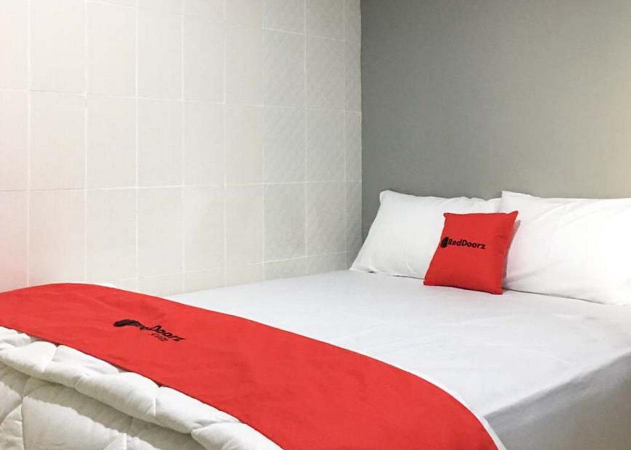 Reddoorz @ Citraland Surabaya Hotel Ngoại thất bức ảnh