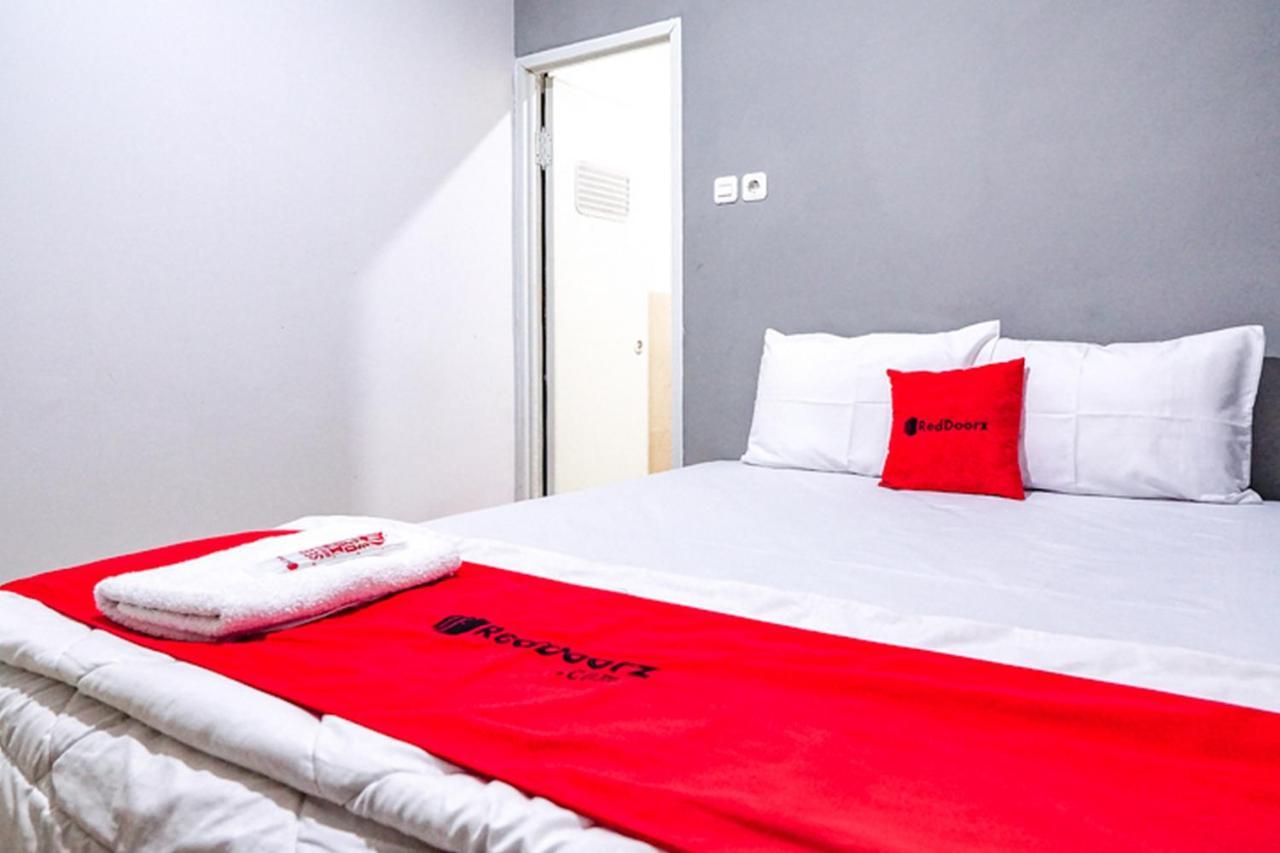 Reddoorz @ Citraland Surabaya Hotel Ngoại thất bức ảnh